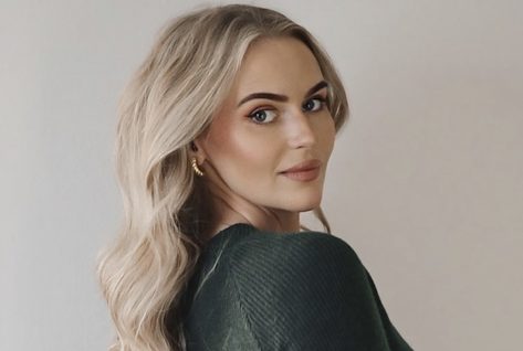 Influencer Anna Nystrom in Two-Piece Workout Gear Enjoyed "Last Days of November"
