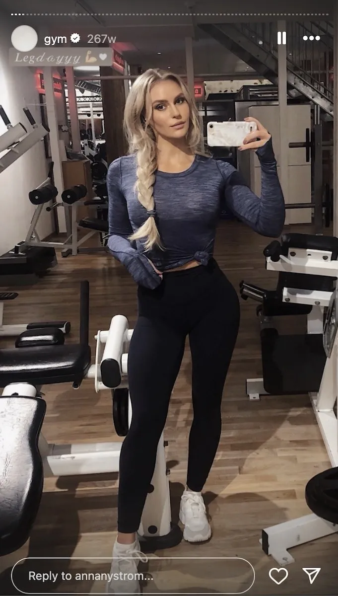 Anna Nystrom in a selfie she captioned, "Legdayyy"