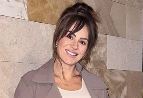 Fitness Influencer Hannah Bower in Two-Piece Workout Gear Shares "Full-Body Workout"