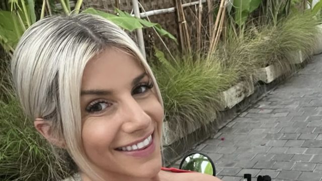 Fitness Model Asha Coulthard in Two-Piece Workout Gear Does "Day 4 Bali"