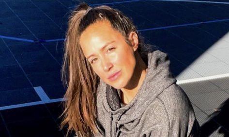 Fitness Influencer Nikki Metzger in Two-Piece Workout Gear Looks "Fierce"