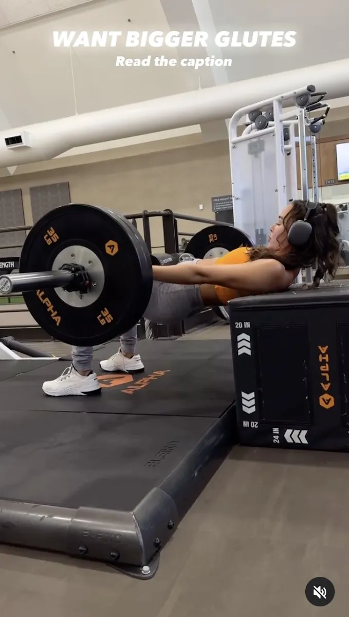 Ana Cherí does weighted hip thrusts.