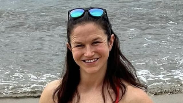 CrossFit Competitor Kari Pearce in Two-Piece Workout Gear is "Feeling Extra Thankful"