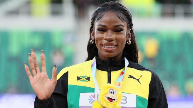 5 Ways Britany Anderson in Ab-Bearing Exercise Gear Stays in "in Good Shape"