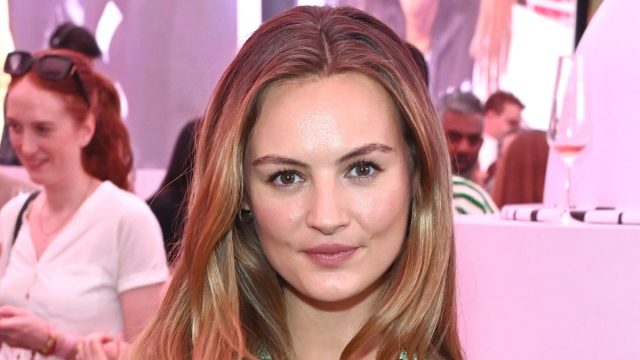 Fashion Blogger Niomi Smart in Two-Piece Workout Gear Says "Good to Be Back"