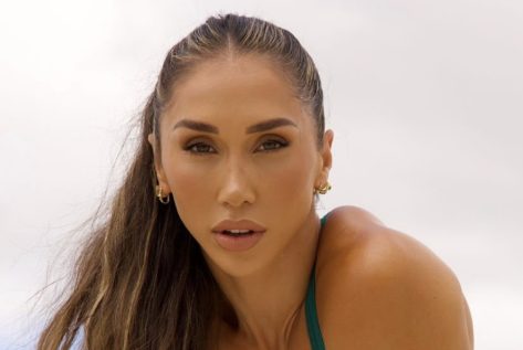 Chontel Duncan in Two-Piece Workout Gear Shares "The Glute Project"