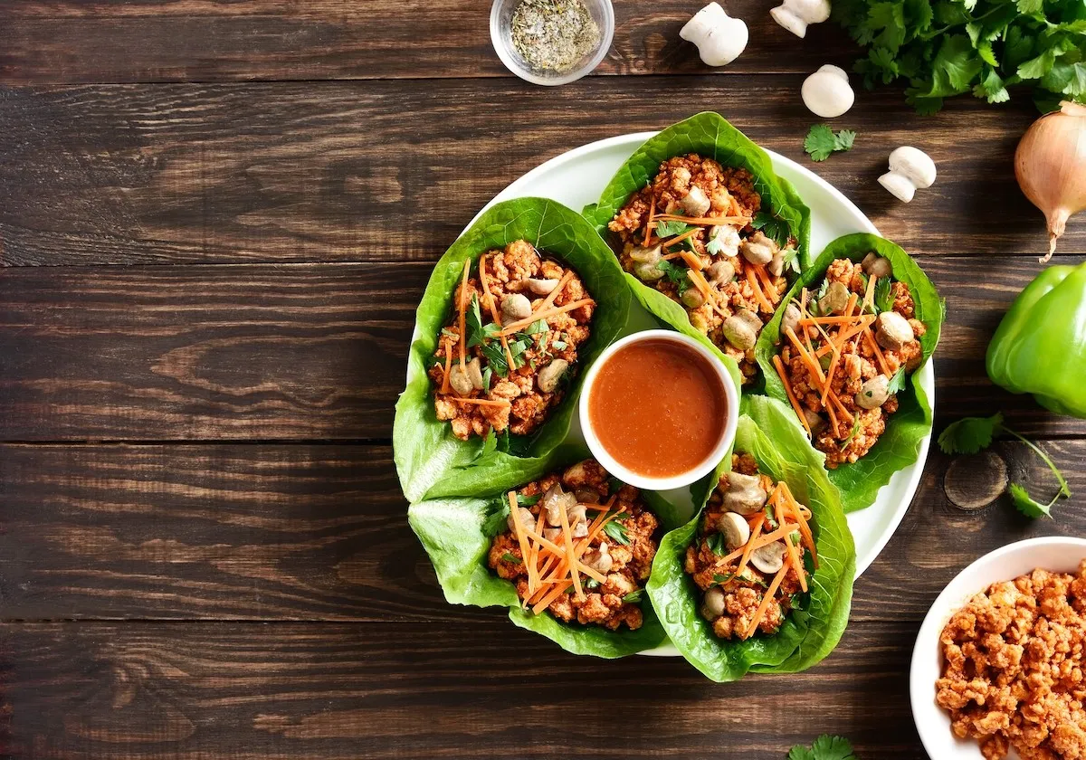 Asian,Minced,Meat,Lettuce,Wraps,On,Wooden,Background,With,Free