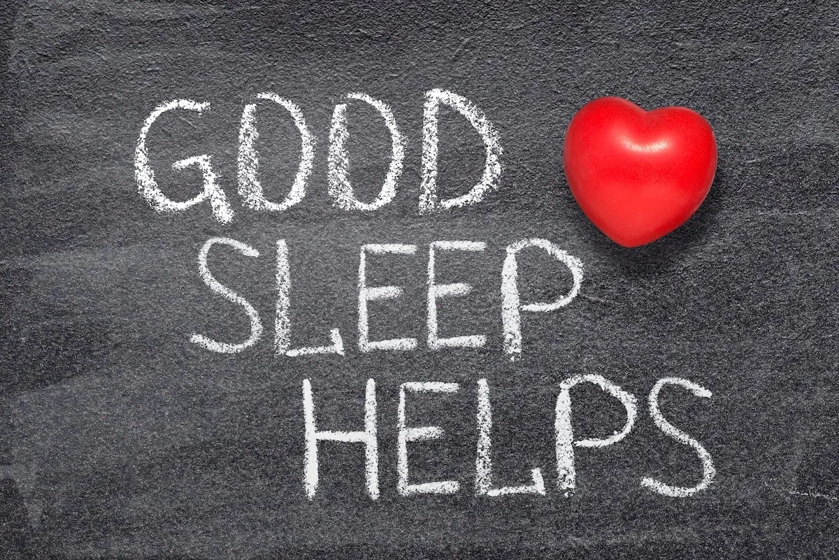 Good,Sleep,Helps,Phrase,Written,On,Chalkboard,With,Red,Heart