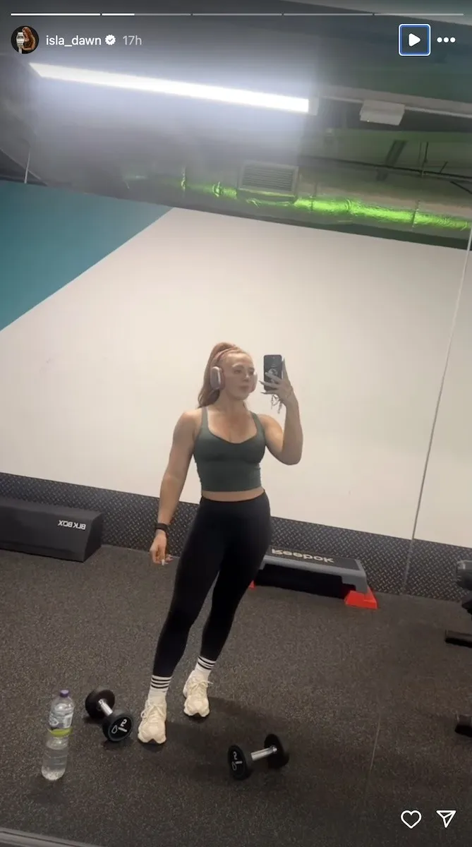 Isla Dawn shares a gym selfie.