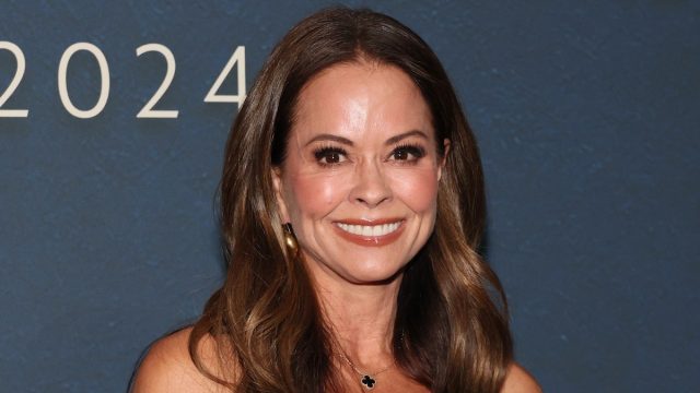 Brooke Burke in Two-Piece Workout Gear Says "Good Morning"
