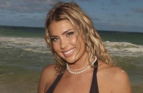 Andreea Dragoi Shows Off Amazing Body in Her "Natural Habitat"