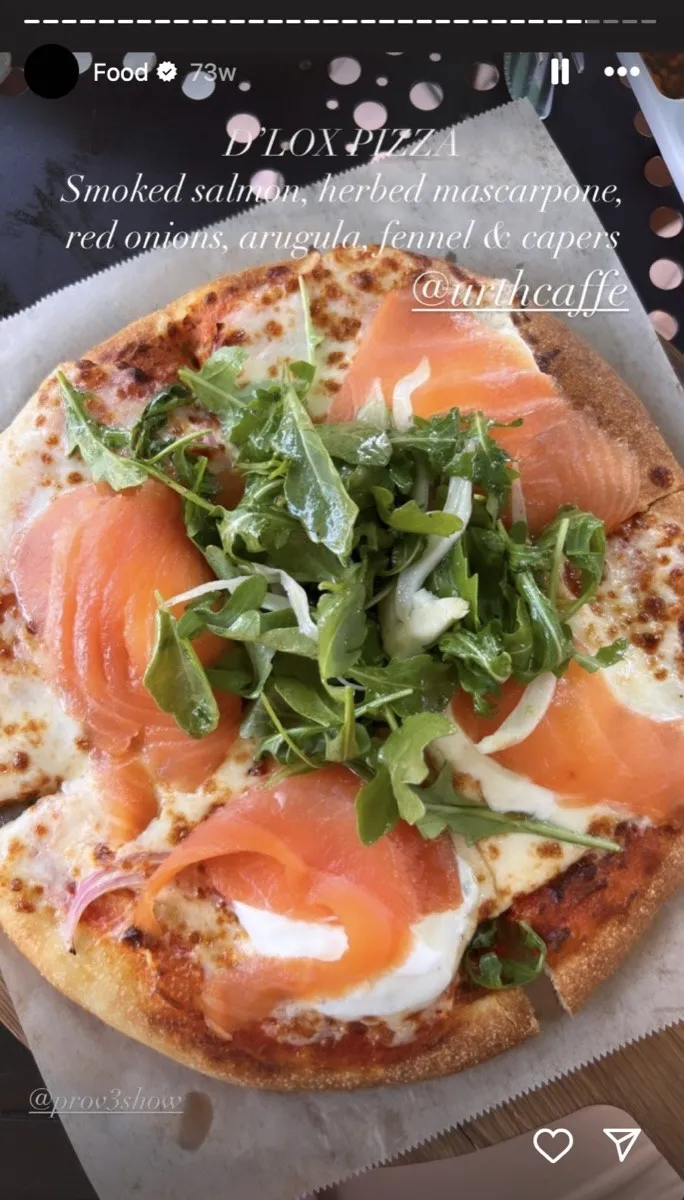 Smoked salmon, herbed mascarpone, red onions, arugula, fennel and capers