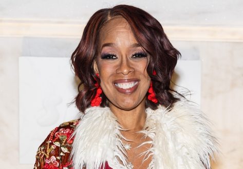 News Anchor Gayle King Shows Off Amazing Body in New Beach Photos