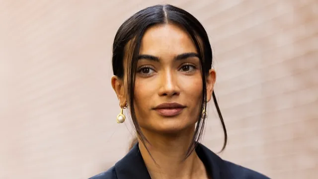 Kelly Gale Shows Off Amazing Body During "Slow Mornings by the Pool"
