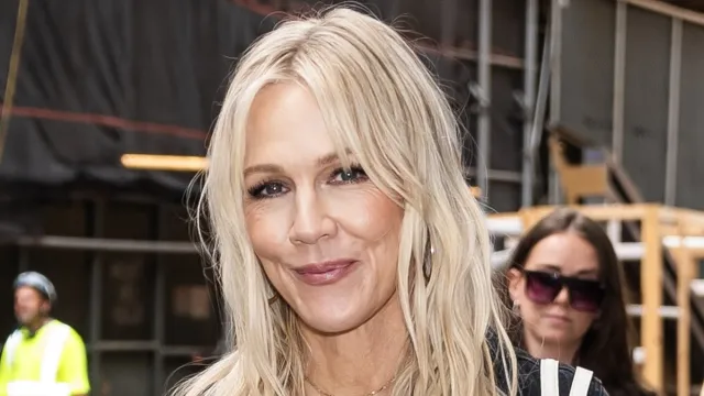 Jennie Garth Shows Off Amazing Body and “Holiday Workout Hustle”