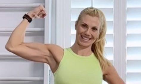 Yoga Influencer Kerri Verna Shows Off Amazing Body in New "Low Impact" Workout