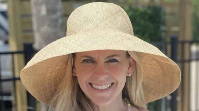 CrossFit Stunner Maddy Curley in Two-Piece Workout Gear Does "Hang Snatches"