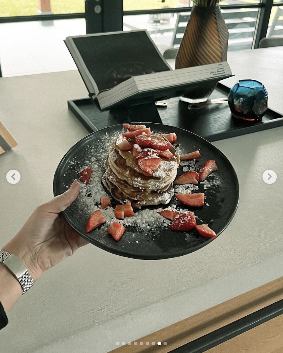 Puck Moonen shows off her pancakes.