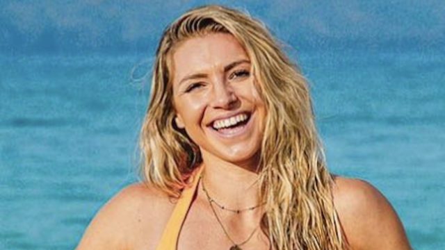 Fitness Influencer Claire P. Thomas in Two-Piece Workout Gear Asks: "Who's Up for the Dragon Fly Challenge?"