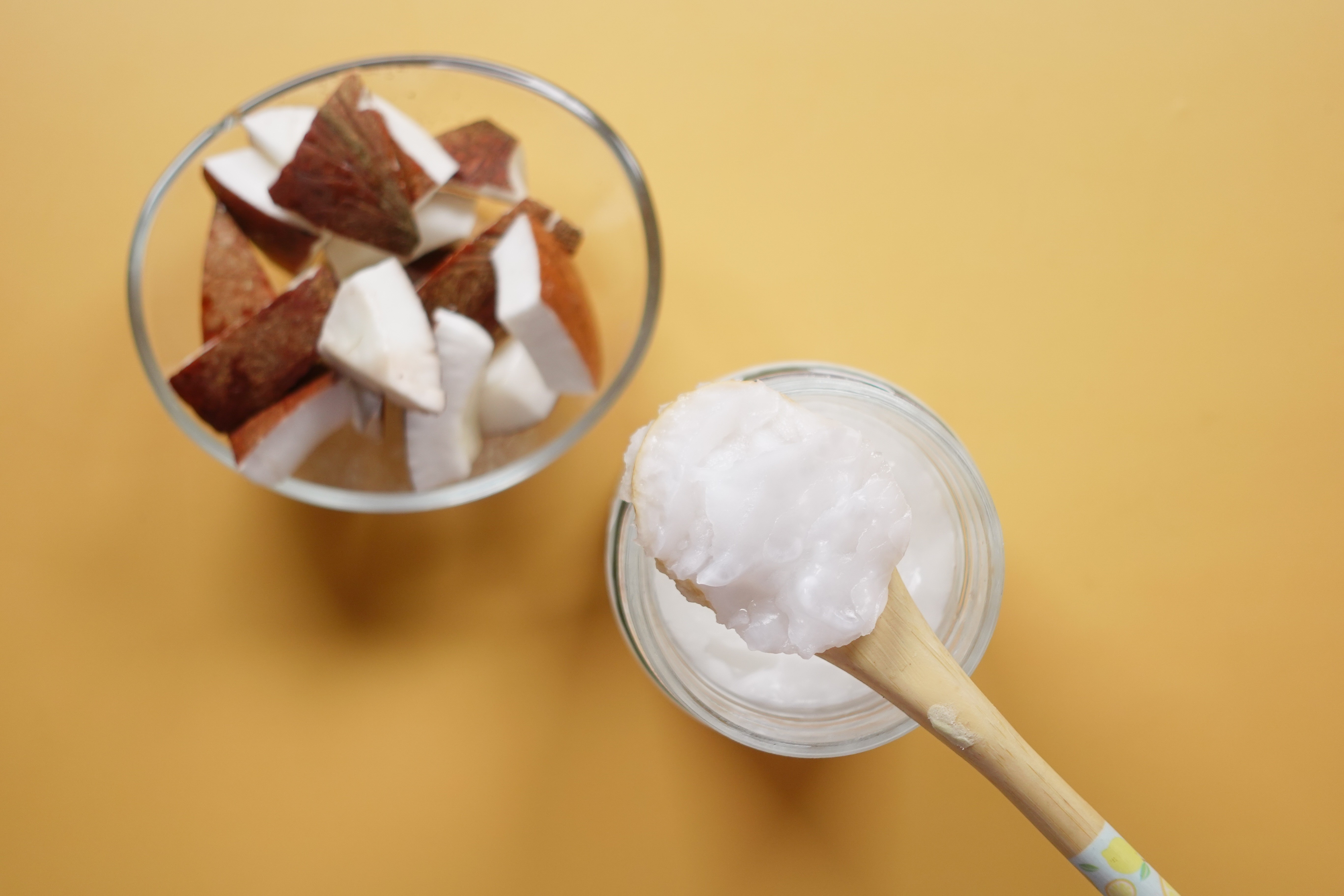 Spoon,With,Cold,Coconut,Oil,On,Table