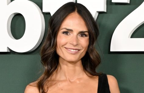 Jordana Brewster Shows Off Beach Body in New Images: "New Year…New Killer"