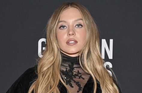 Sydney Sweeney's Stunning Year-End Beach Photos