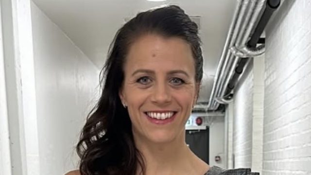 CrossFit Stunner Kristin Holte in Two-Piece Workout Gear Does "Leg Crusher With a Twist"