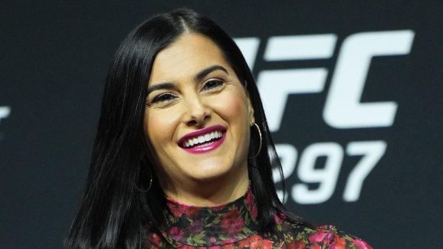 Fox Sports Reporter Megan Olivi in Two-Piece Workout Gear Shares "Year in Review"