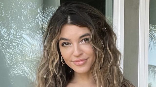 Nikki Blackketter Stuns in Hot Yoga Pose in Two-Piece Gear