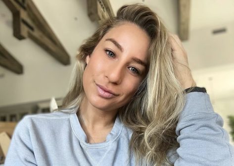 Golfer Anna DePalma in Two-Piece Workout Gear is "Chasing Birdies"