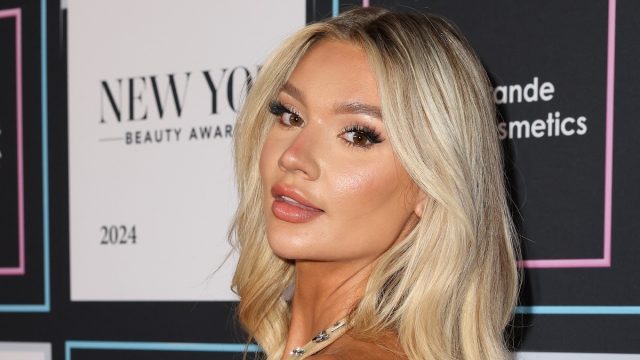Former Dallas Cowboys Cheerleader Alexa Collins Turns Up the Glam in Latest Post