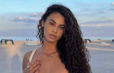 ‘Love Island’ Star Sophie Piper is "Bronzed With a Dash of Red" in Stunning New Images