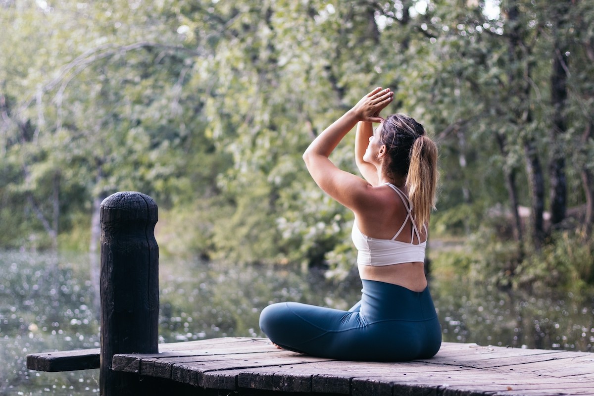 Young,Woman,In,Sportswear,Meditating,And,Doing,Yoga,In,Nature.