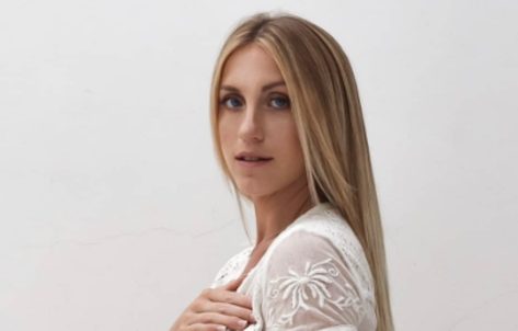 Holly Dolke Shares "10 Min Ab Challenge" for Your "Fab Burn"