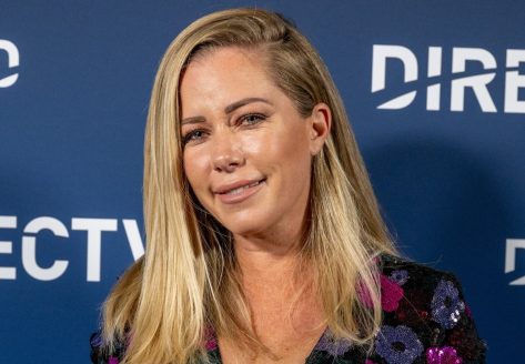 Kendra Wilkinson in Two-Piece Workout Gear is "Feeling Pretty Balanced" in Inspirational Message