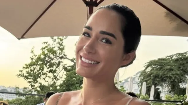 Bruna Luccas in Two-Piece Workout Gear Says "Jaja Just Kidding"