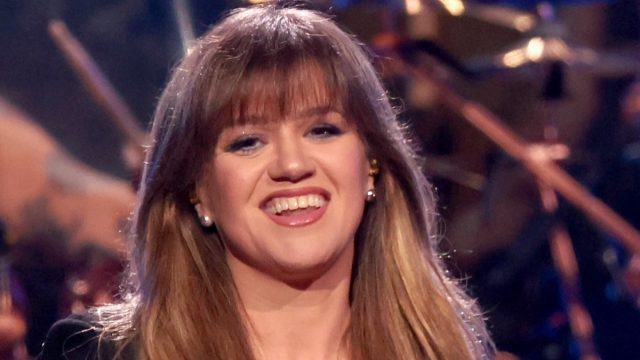 How Kelly Clarkson Lost 60 Pounds Without Giving Up Her Favorite Foods