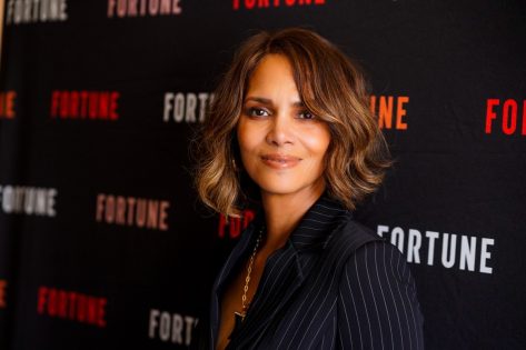 Halle Berry’s 5 Moves for Insane Abs at 58