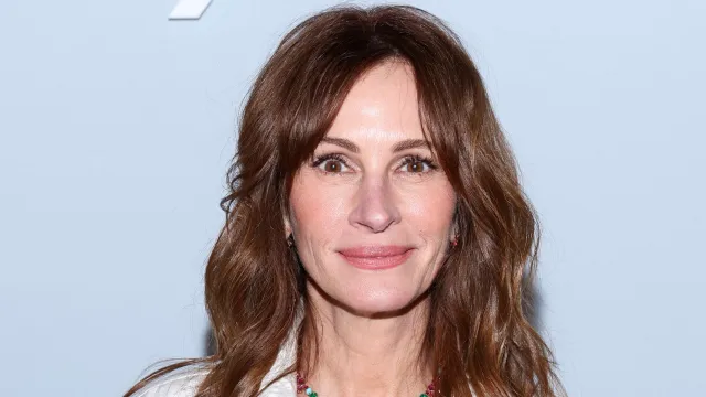 Julia Roberts Swears by These 5 Habits to Keep Her Skin Glowing