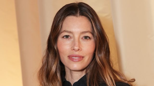 Jessica Biel's Ultimate Core Move for a Toned Midsection