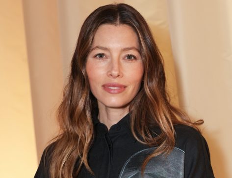 Jessica Biel's Ultimate Core Move for a Toned Midsection