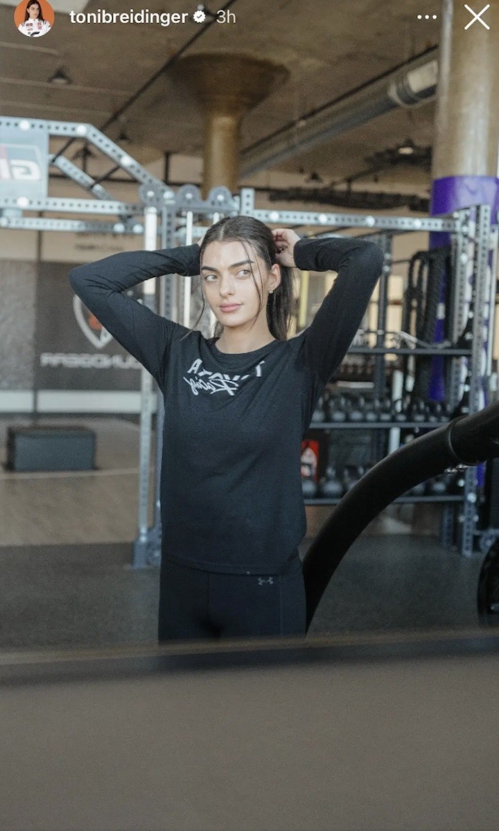 Toni Breidinger in the gym