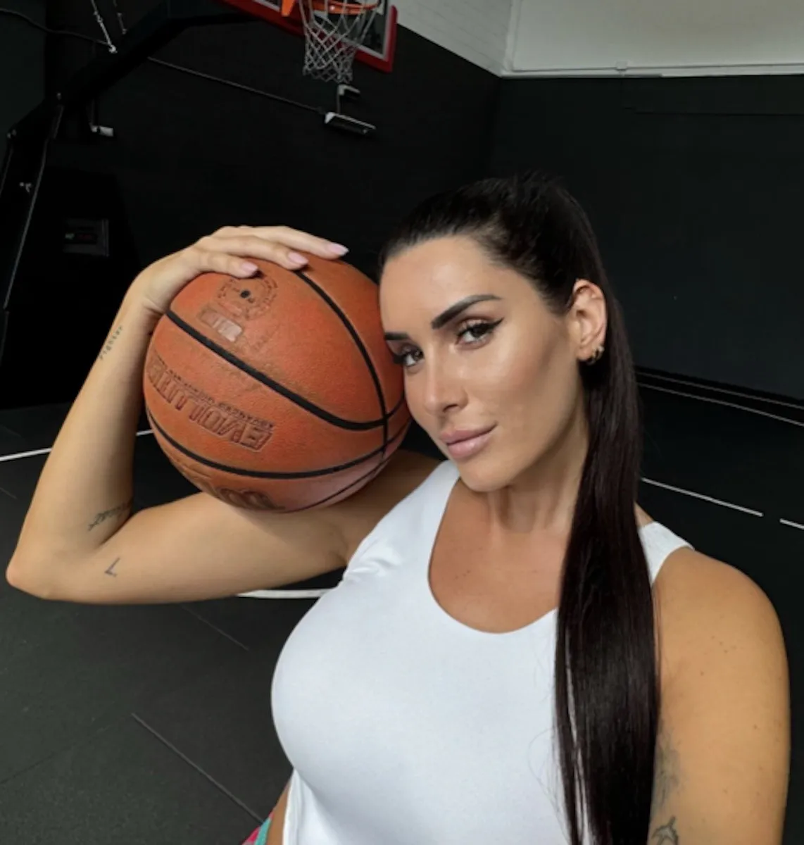 Valentina Vignali looking good on the basketball court