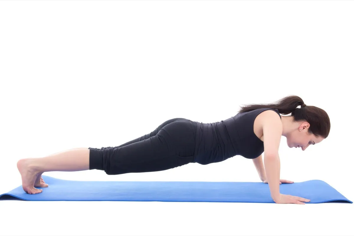 A brunette does push-ups