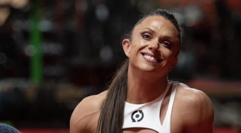 Oksana Grishina in Two-Piece Workout Gear Says "You are Stronger Than You Think"