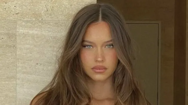 Isabelle Mathers in Two-Piece Workout Gear Shows Off "Fit Checks"