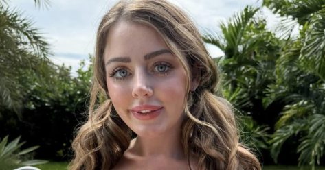 Sophie Dee in Two-Piece Workout Gear is "Looking Good"